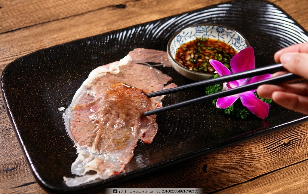 灸雪花牛肉寿司图片 传统美食 餐饮美食 图行天下素材网